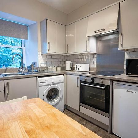 Cozy Newly Renovated Town Centre Apartment 애버펠디 외부 사진